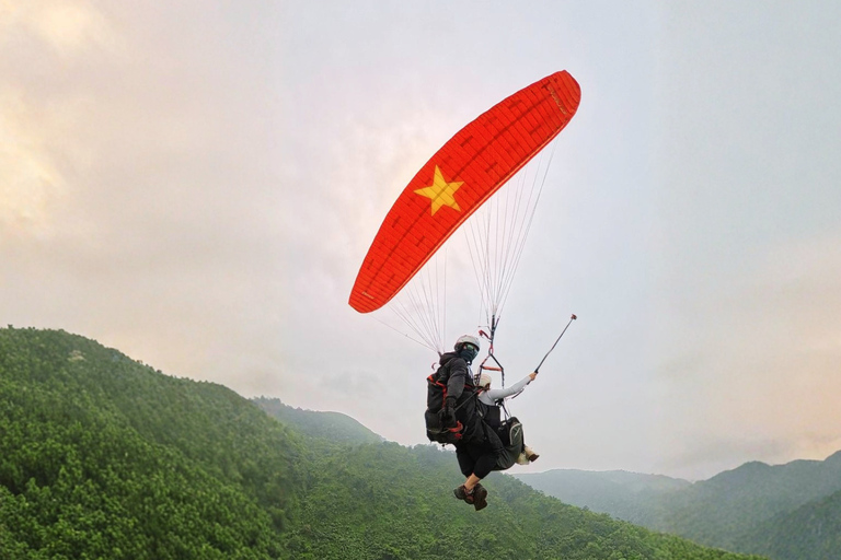Fly Hanoi: Paragliding with Top Pilots & Roundtrip Transfer Standard Package: Flight with self-transportation