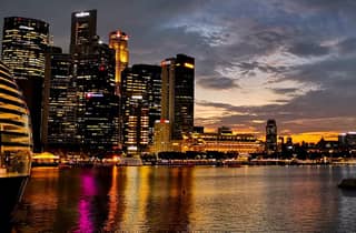 Singapur: Sunset City Tour mit dem Kick Scooter