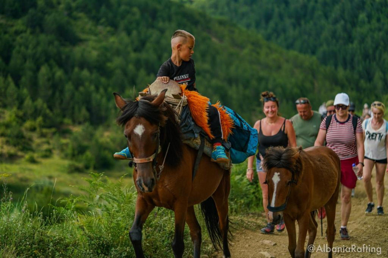 Albanien: Berat Vandring &amp;Off Road med mulor,Tomor Holly MountOff Road, vandring i Berat till det heliga berget Tomor