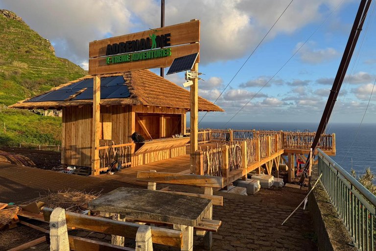 Madera: wycieczka jeepem z tyrolką, huśtawką i wulkanicznymi basenamiMadera: wycieczka jeepem z tyrolką, huśtawką i basenami wulkanicznymi