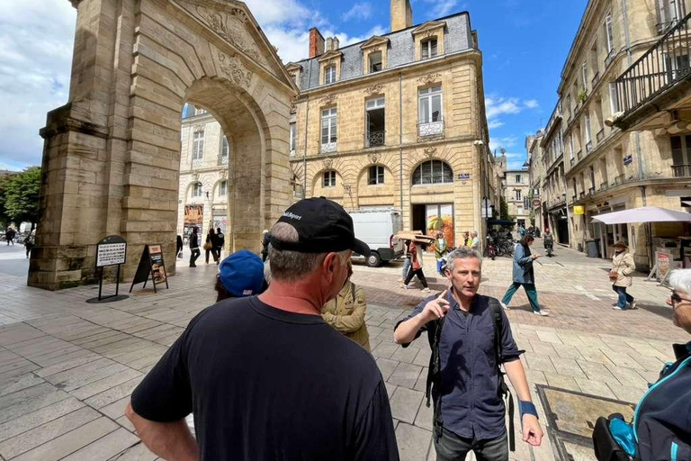 Bordeaux: Old Town Walking Tour with Wine and Food Tasting