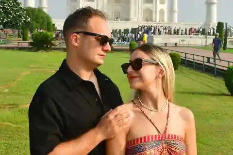 Taj Mahal Sunrise Tour from Delhi by Car & 5 Star Breakfast