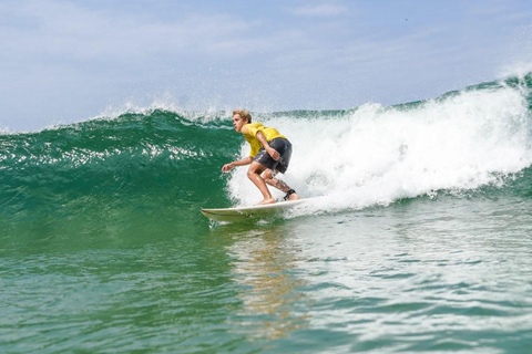 Aulas de surfe: no Arpoador, em Ipanema.