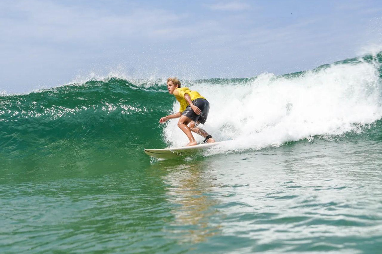 Surf lessons: in Arpoador in Ipanema.