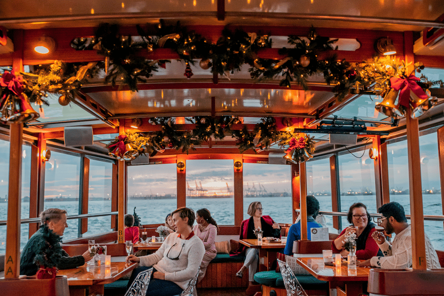 New York City: Holiday Jazz Classic Motor Yacht Cruise. Foto: GetYourGuide