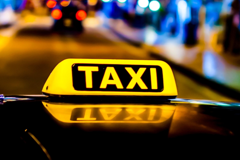 Luxemburgo: Servicio de taxi con chófer y coches de alquiler