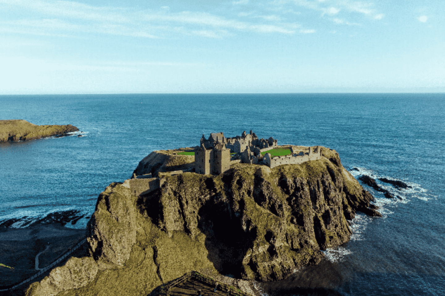 Edinburgh: St Andrews, Dunnottar Castle & Falkland Tour