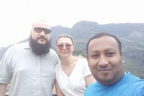 Kandy: Guided City Tour by Scooter with local tour guide
