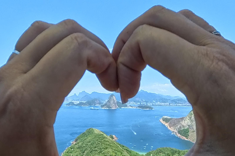 Niterói: Tandem Paragliding Flight with Luciano Miranda – No prior training required. Niterói: Tandem Paragliding Flight with Luciano Miranda – No Training Required