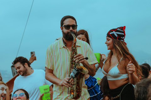 Rio de Janeiro: Sunset Boat Party with DJ and Drinks