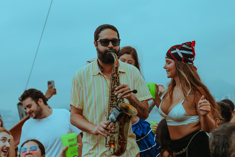 Rio de Janeiro: Sunset Boat Party with DJ and Drinks