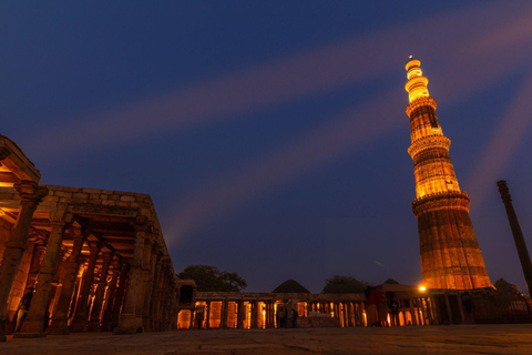 Nowe Delhi: wycieczka prywatna z pokazem świetlno-dźwiękowym Qutub MinarWycieczka do Qutub Minar – pokaz światła i dźwięku – bez samochodu i biletów