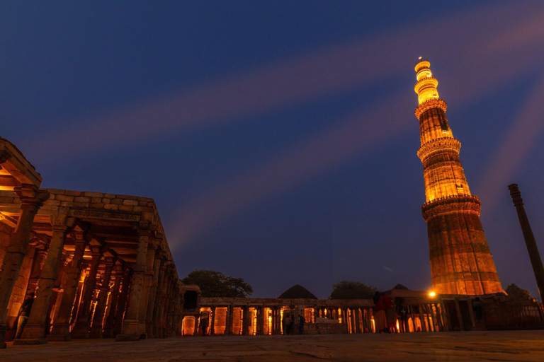 Nowe Delhi: wycieczka prywatna z pokazem świetlno-dźwiękowym Qutub MinarWycieczka do Qutub Minar – pokaz światła i dźwięku – bez samochodu i biletów