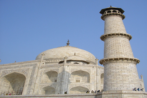 Vanuit Delhi: Taj Mahal-tour met sightseeing in Mathura CityTour met comfortabele A / C-auto en lokale gids