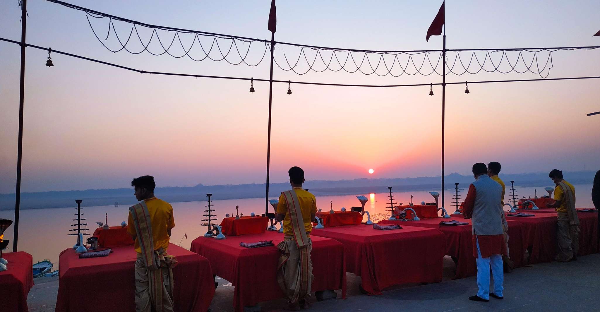 Tour del giorno di Varanasi - Boating, Passeggiata, Tempio di Yoga, Wrestling - Hizvo