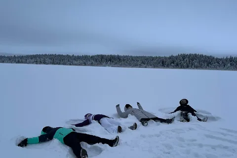 Día familiar en la naturaleza con almuerzo