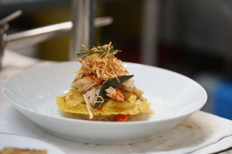 Dresden: Private cooking class with matching drinks included Dresden: Private cooking class with matching drinks