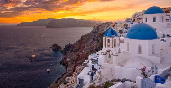 Santorini: Small-Group Sightseeing Tour with Wine Tasting, Hotel Transfer