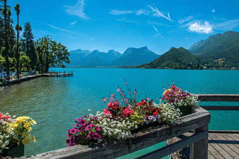 From Lyon: Annecy Private Day Trip, Boat Ride & Old Town Private Van (up to 6)