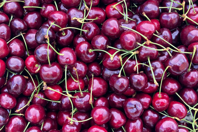 Seattle: Pike Place Market Tasting Tour with Art & Music