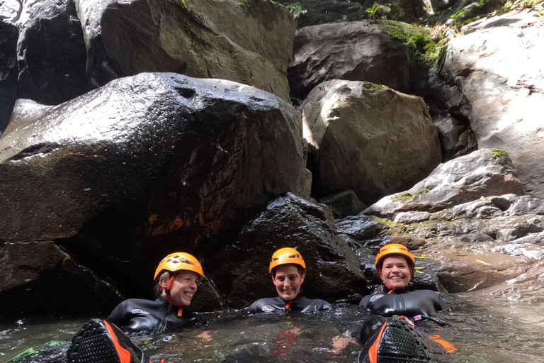Açores: Aventura de Canyoning no Salto do CabritoAçores: Aventura de canoagem no Salto do Cabrito