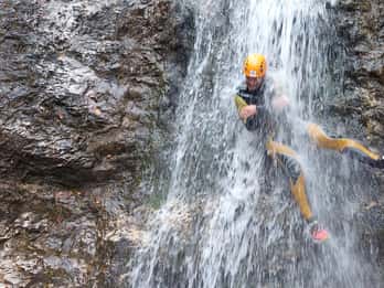 Bad Goisern: Canyoning tour for beginners & advanced canyoners in the Salzkammergut