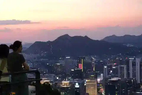 Seúl: tour guiado nocturno por la montaña Namsan