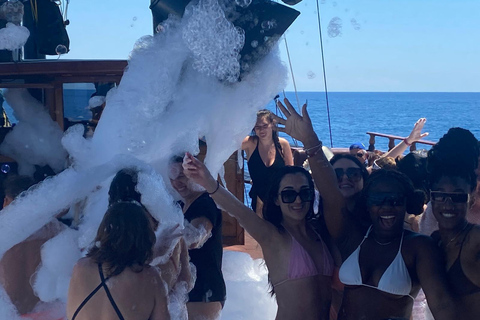 Alanya: 2 Concepts Boat Tour – Party or Relax Cruise Pirate Party Boat WITHOUT Hotel Transfer