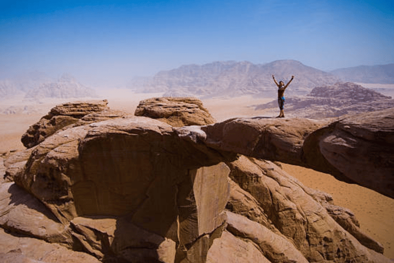 Wadi Rum : Randonnée et ascension du mont Burdah + déjeuner traditionnel