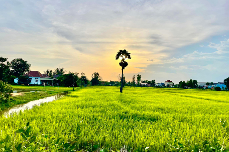 Countryside & Banteay Srei temple Cycling Tour 45km Small Share Group
