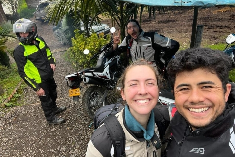 Depuis Bogota : Excursion à moto à la cascade de La ChorreraChute d'eau de La Chorrera : 1 journée de visite à moto tout compris