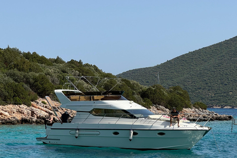 Bodrum: Private Motoryacht Tour with swimming stops & lunch