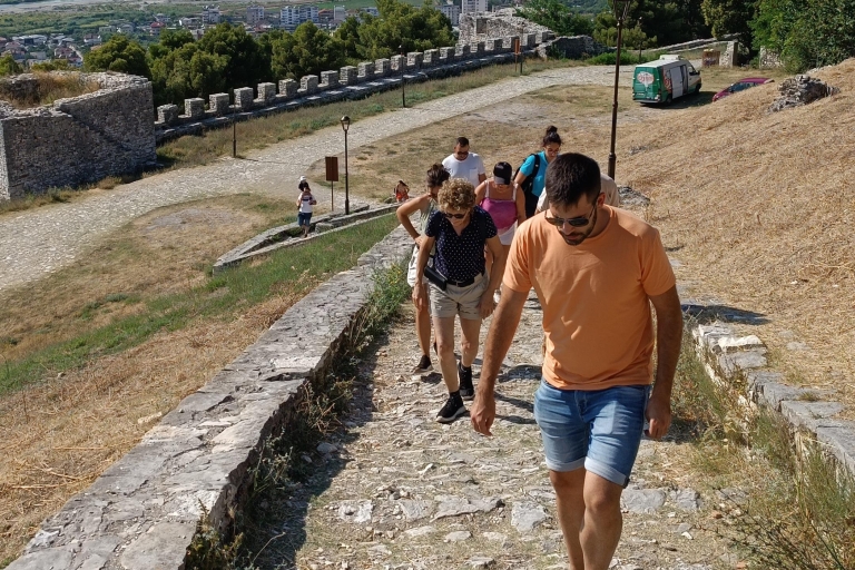 Berat dévoilée : Une promenade à travers le temps et la beauté naturelle