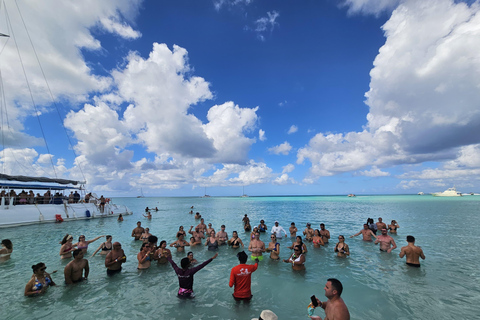 VIP tour to Saona Island by speedboat with a visit to paradise beaches SAONA ISLAND VIP SPANISH