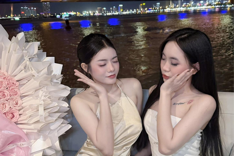 Da Nang: Private Luxury Yacht & Dragon Bridge Fire Show Luxury 2-Hour Ocean Mansion Yacht Charter – 4-Bedroom Bliss