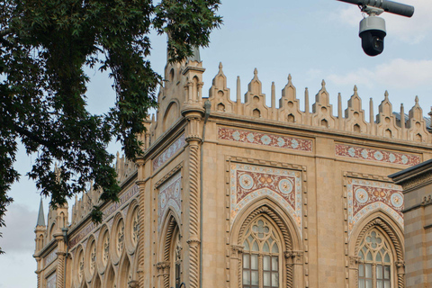 Baku: Free Walking Tour & Dinner at Shirvanshah Museum