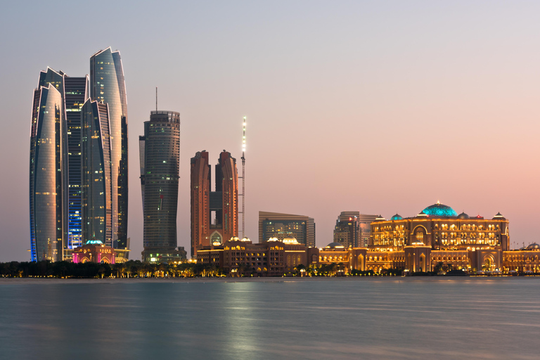 Explore Abu Dhabi: 2-Day Cultural Journey from DubaiShared Tour in Spanish