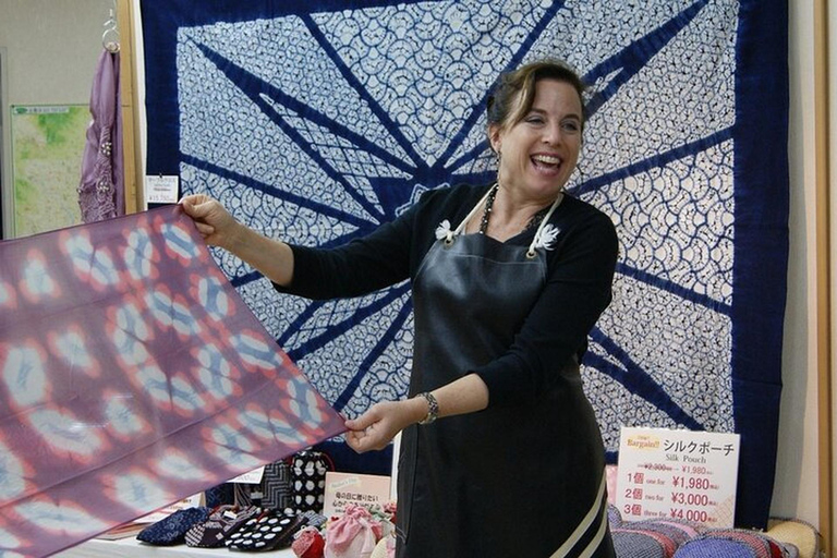 Corso di sciarpe shibori Itajime al Museo Shibori di Kyoto