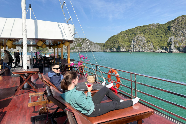 从河内出发：兰哈湾一日游，包含精彩活动从猫巴出发：兰哈湾一日游，包含丰富有趣的活动