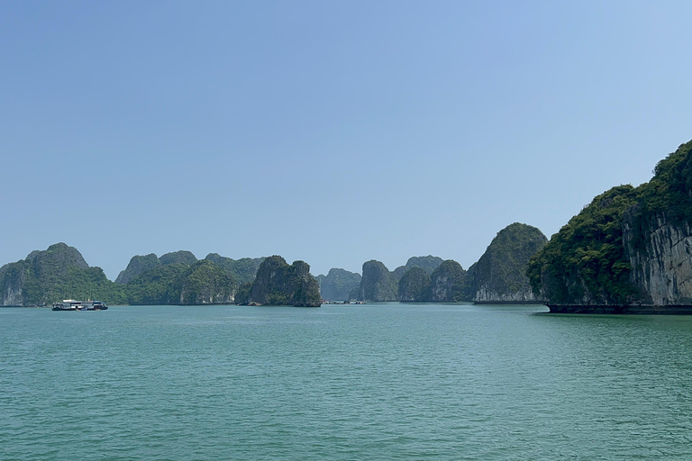 2-tägige Ha Long Bay Island Cruise Tour mit einem 3-Sterne-Kreuzfahrtschiff