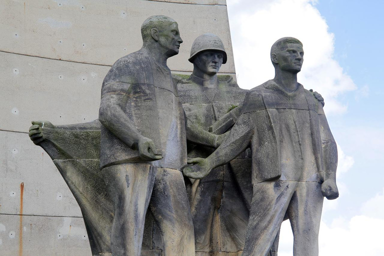 Berlin: Tur i liten grupp på minnesdagen för SachsenhausenBerlin - minnesdag Sachsenhausen Memorial Day Tour med max. 15 personer