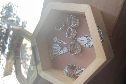 Yogyakarta: o Reino Mataram permanece com o artesanato em prataYogyakarta: Vestígios do Reino Mataram com exposição de prata