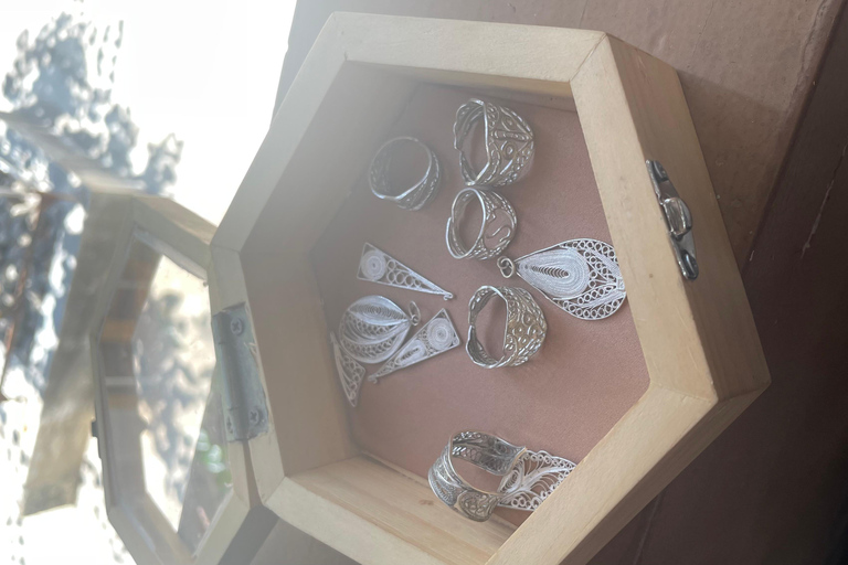 Yogyakarta: o Reino Mataram permanece com o artesanato em prataYogyakarta: Vestígios do Reino Mataram com exposição de prata