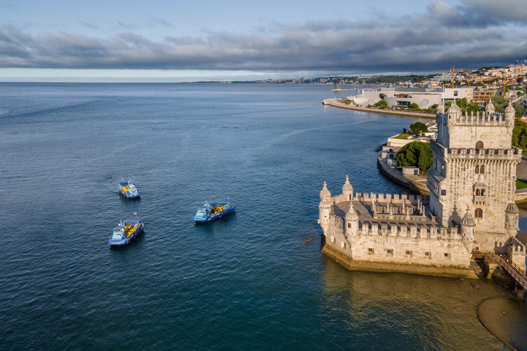 Lisbon: Sunset Cruise with Live DJ and Drinks