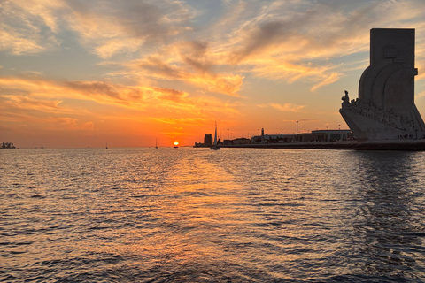 Sunset aboard a sailboat in Lisbon! Sunset aboard a sailing boat in Lisbon!