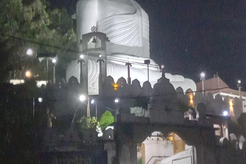 The Best Kandy Tuk-Tuk city Tour with a Professional Guide