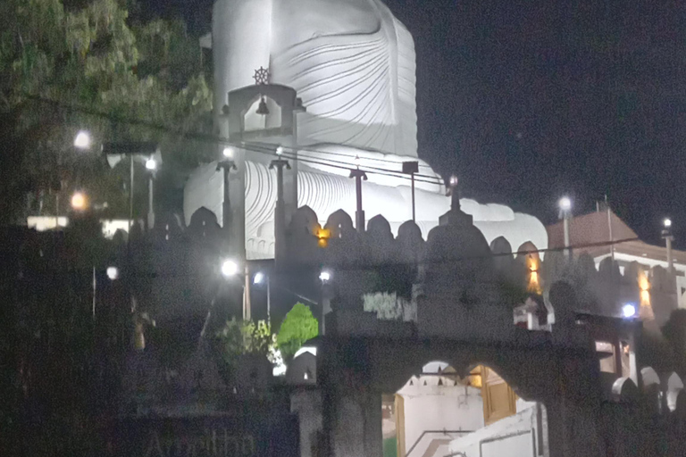 The Best Kandy Tuk-Tuk city Tour with a Professional Guide