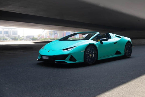 Experience Dubai in a Lamborghini