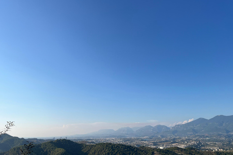 地拉那：佩特雷拉城堡与黑洞洞穴之旅（含当地午餐）