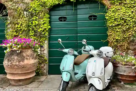 Explore the Rolling Hills of Lucca on a Vespa 125 Primavera